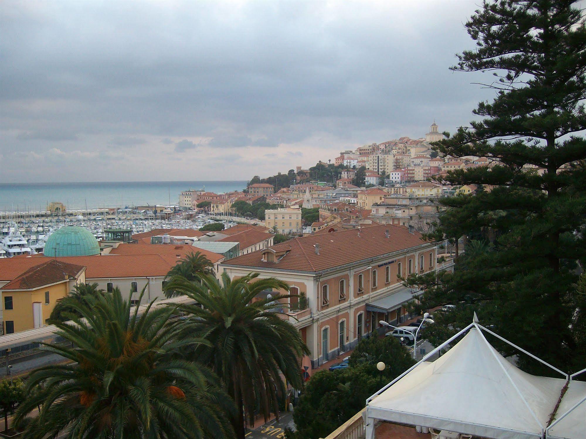 Hotel Miramare อิมเปรีอา ภายนอก รูปภาพ