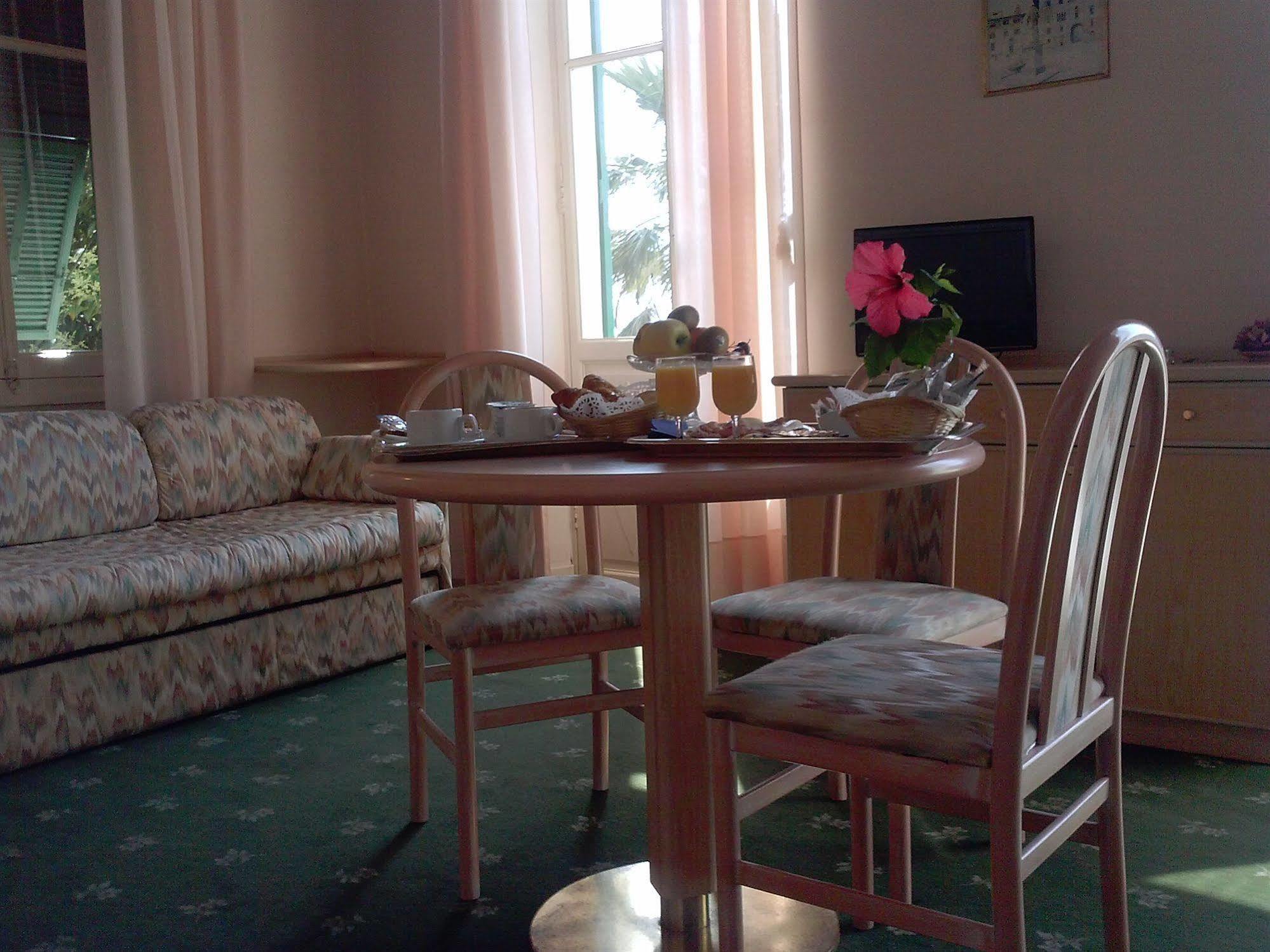 Hotel Miramare อิมเปรีอา ภายนอก รูปภาพ
