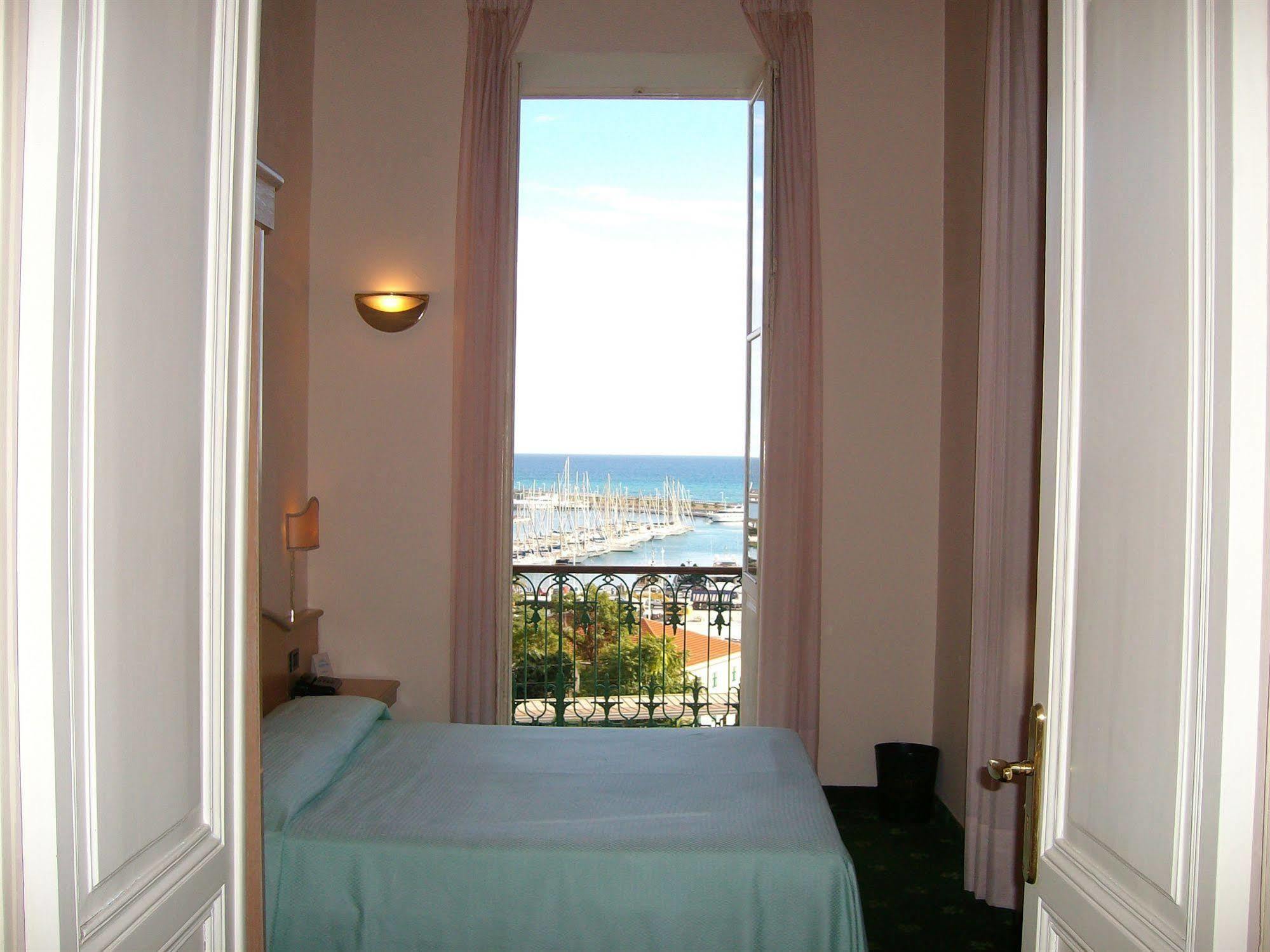 Hotel Miramare อิมเปรีอา ภายนอก รูปภาพ