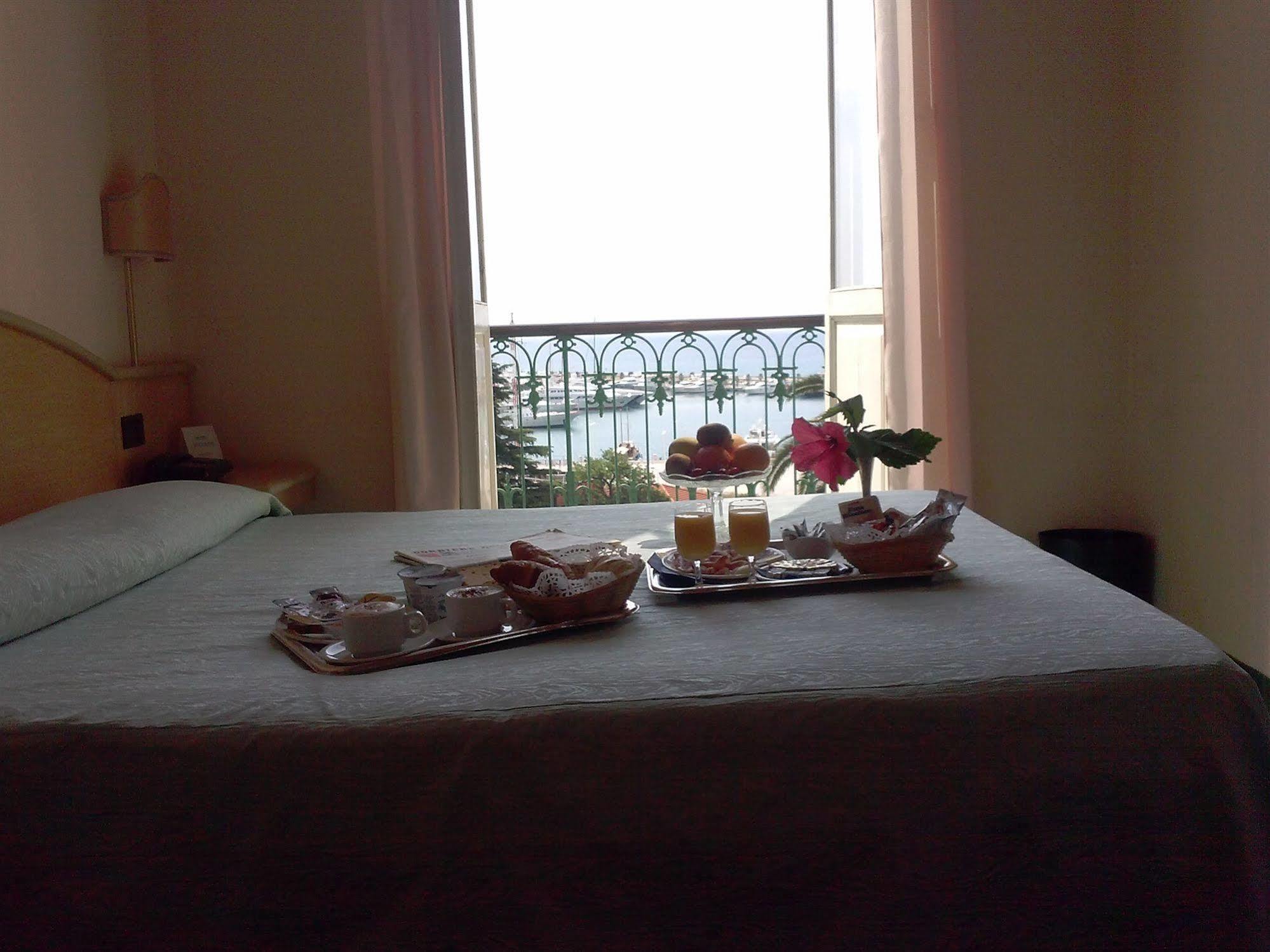 Hotel Miramare อิมเปรีอา ภายนอก รูปภาพ