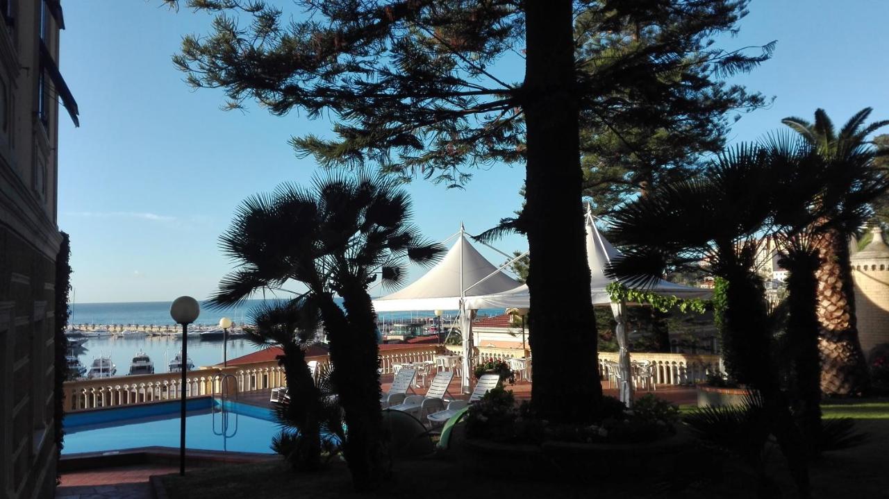 Hotel Miramare อิมเปรีอา ภายนอก รูปภาพ